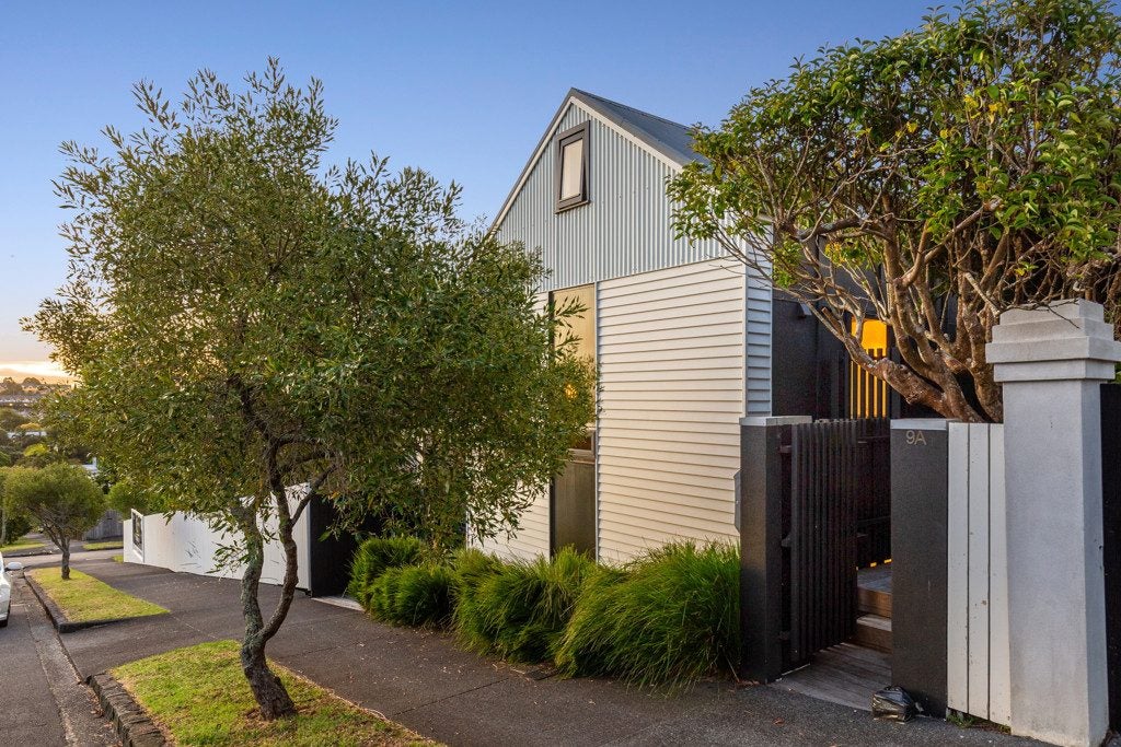 9A Cockburn Street, Grey Lynn, Auckland - Carousel 2