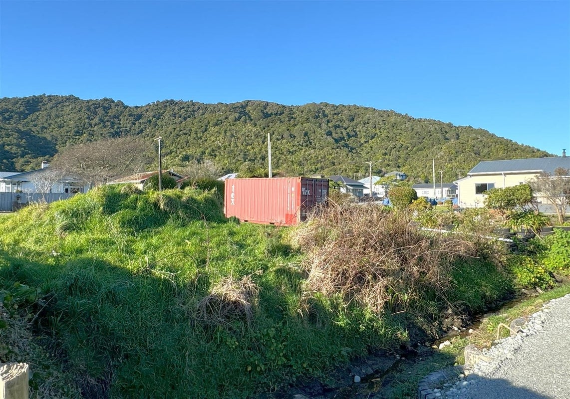 9 Newcastle Street, Cobden, Greymouth - Carousel 20