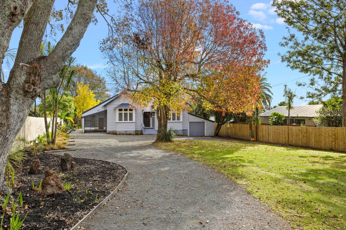 43 Woodglen Road, Glen Eden, Auckland - Carousel 2