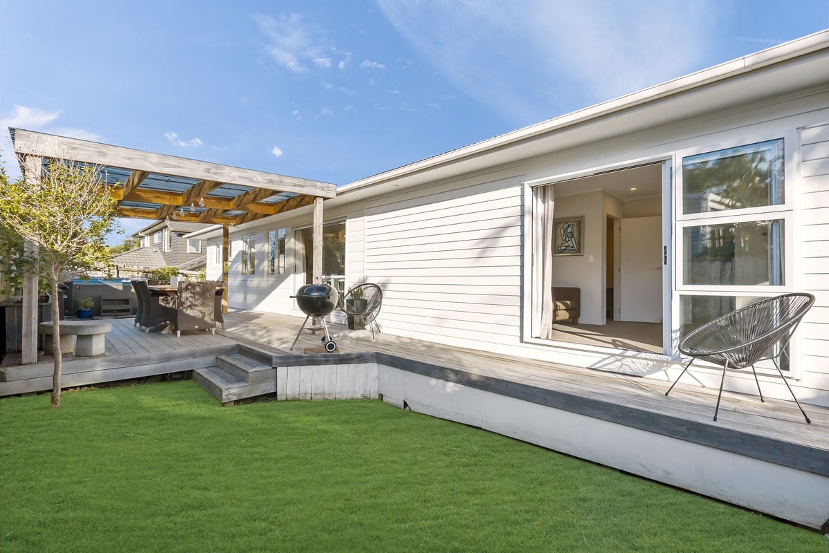 12 Bledisloe St, Cockle Bay, Manukau - Carousel 1