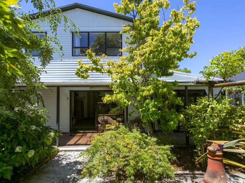 16 Parata Street, Two Mile Bay, Taupo - Carousel 1