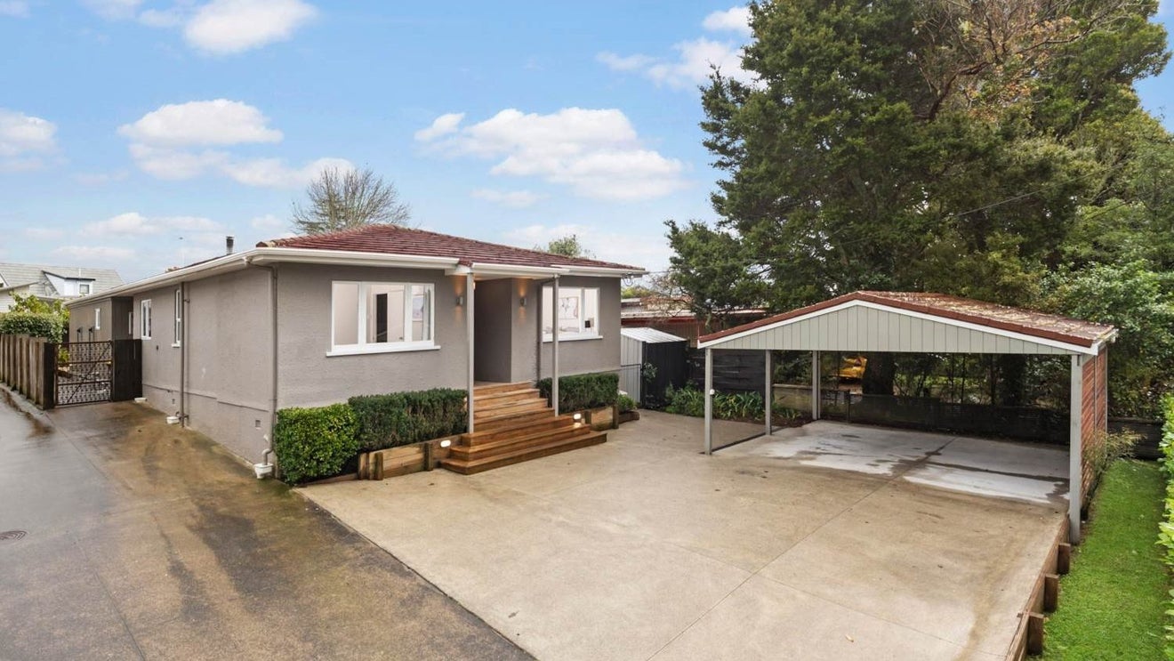 95 Konini Road, Titirangi, Auckland - Carousel 1
