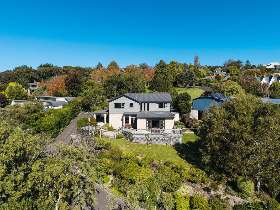 37 Garden Place, Glenleith, Dunedin - Carousel 1