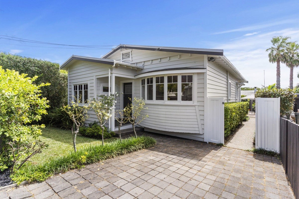 22 Cumberland Avenue, Westmere, Auckland - Carousel 1