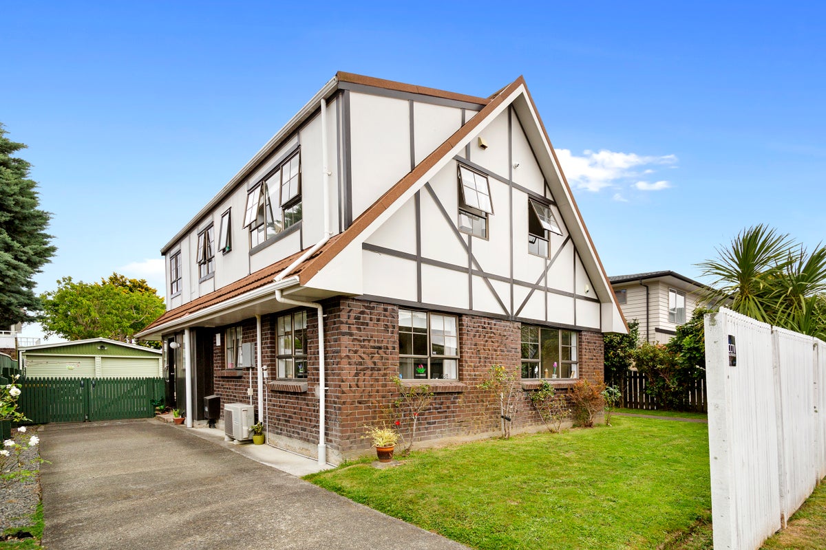7 De Menech Grove, Avalon, Lower Hutt - Carousel 2