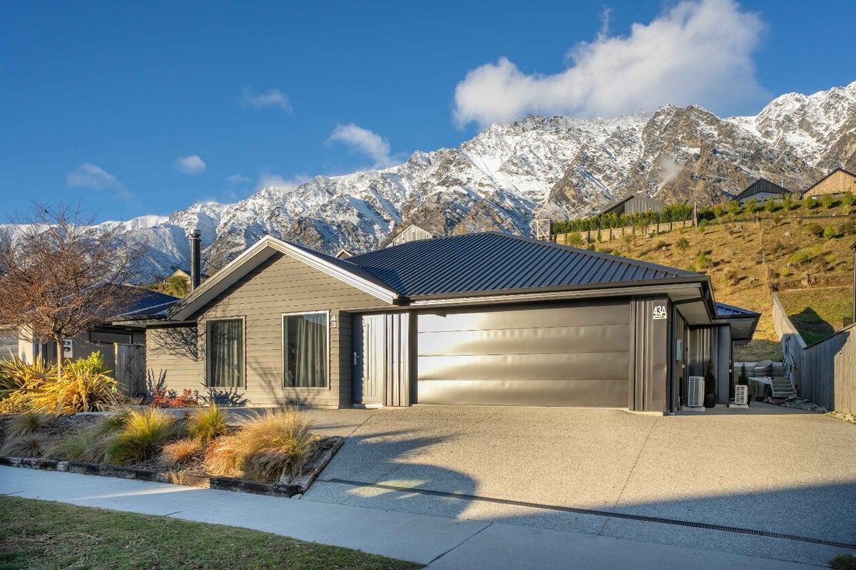 43 Muster Road, Jacks Point, Queenstown - Carousel 1