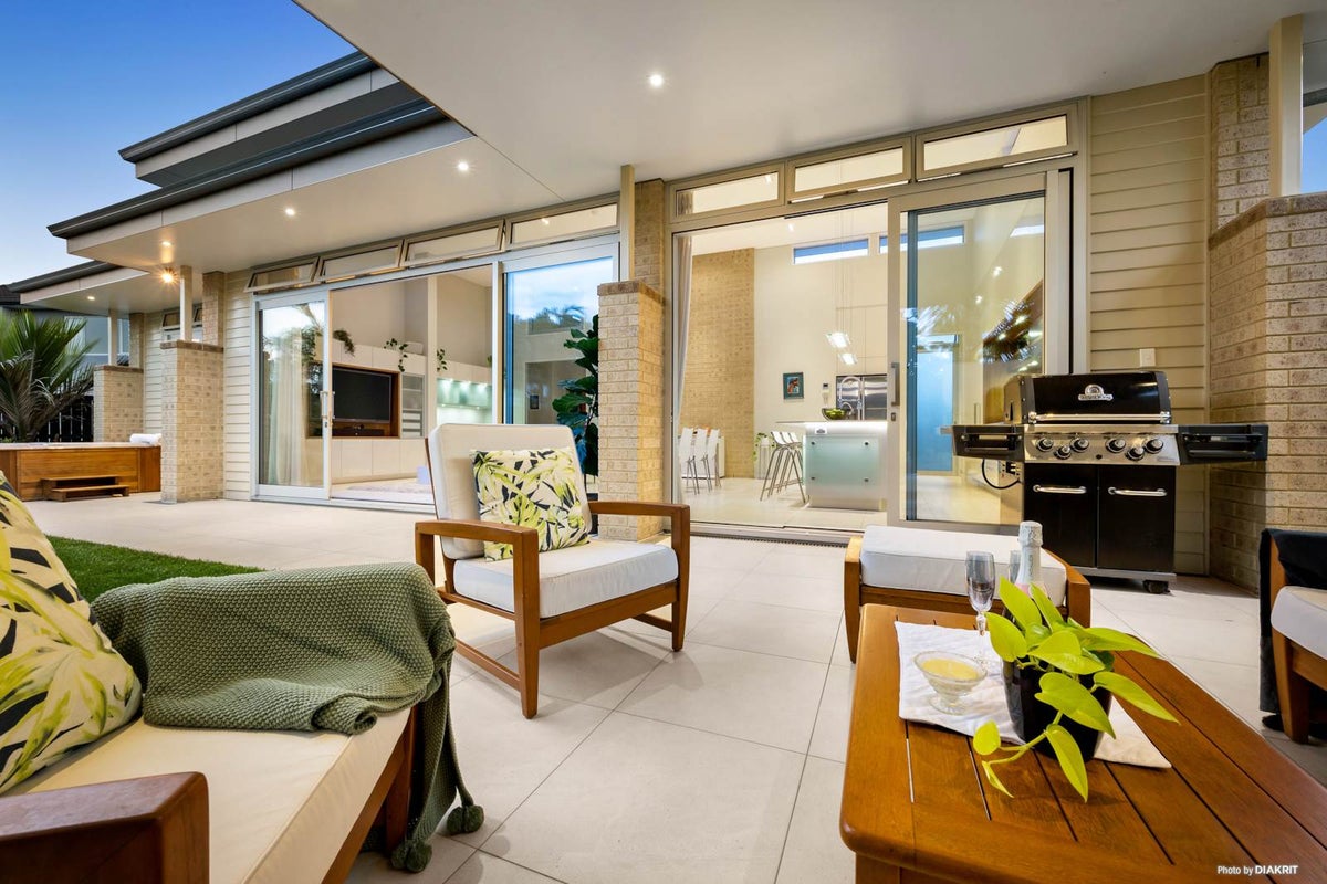 54 Pine Harbour Parade, Beachlands, Auckland - Carousel 1