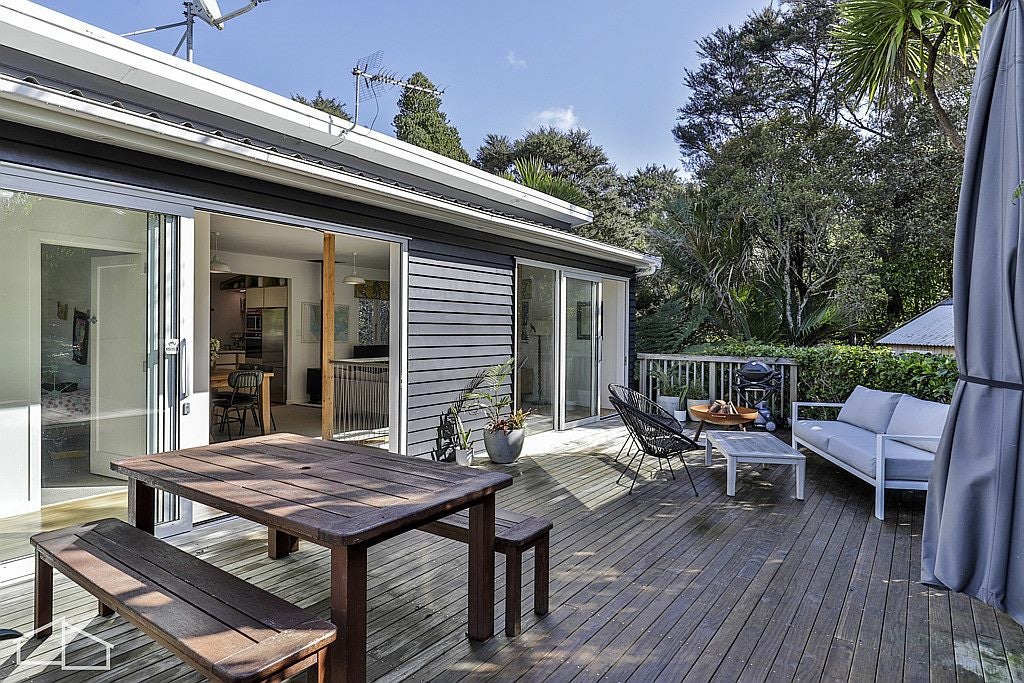 1 Miha Road, Titirangi, Auckland - Carousel 2