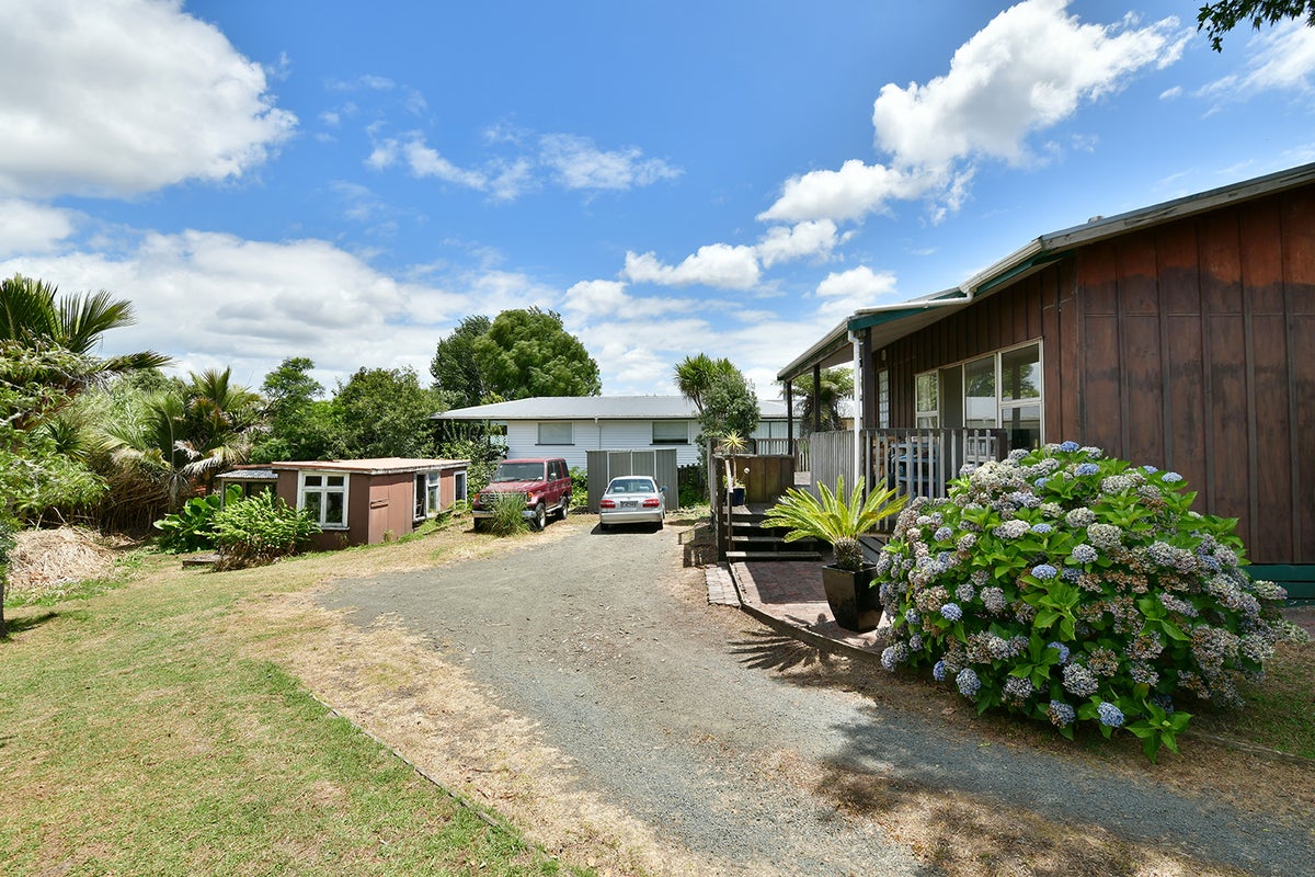 119 Awaroa Road, Sunnyvale, Auckland - Carousel 2