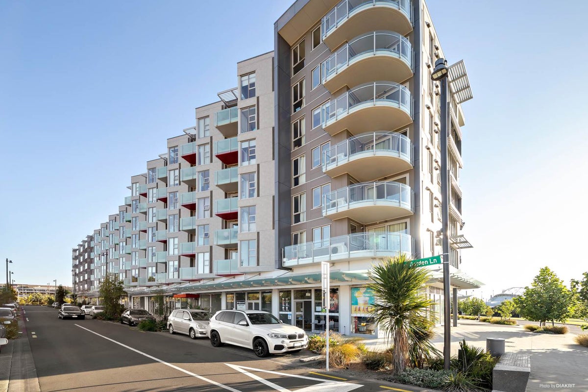 107/1 Rose Garden Lane, Albany, Auckland - Carousel 1