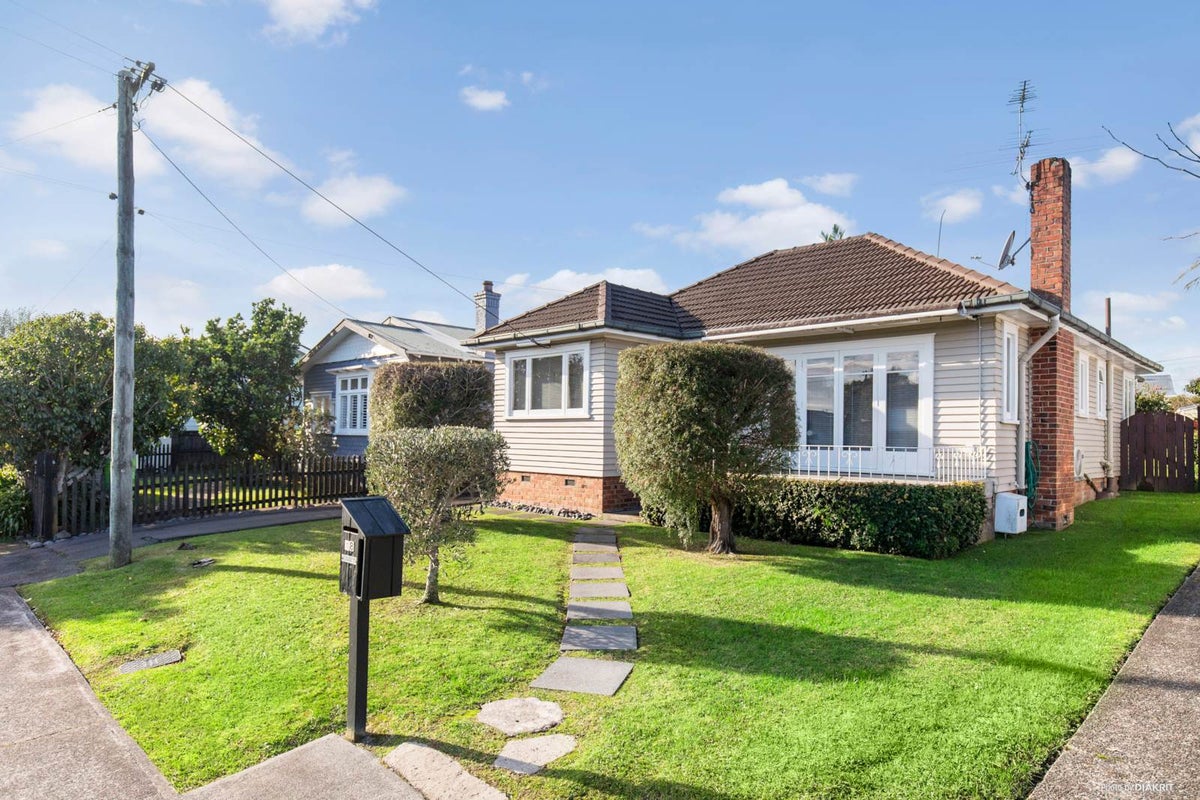 18 Wicklow Road, Narrow Neck, Auckland - Carousel 1