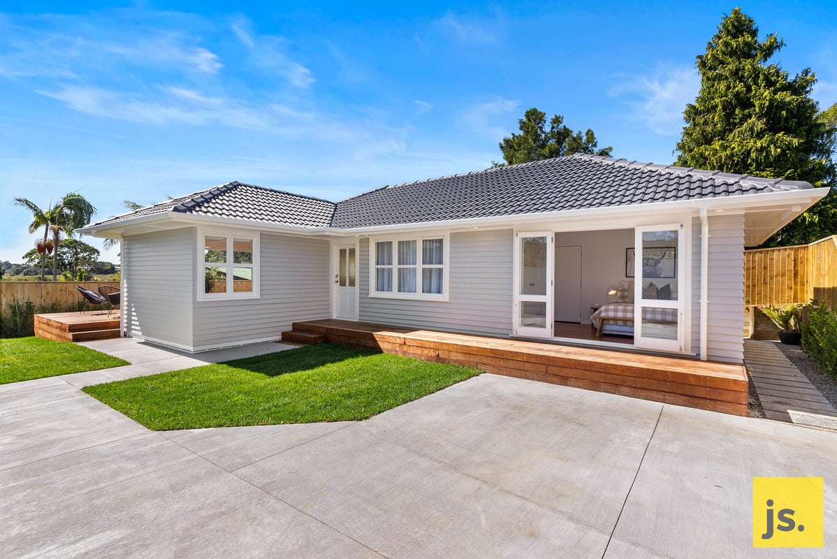 43A Taipari Road, Te Atatu Peninsula, Auckland - Carousel 1