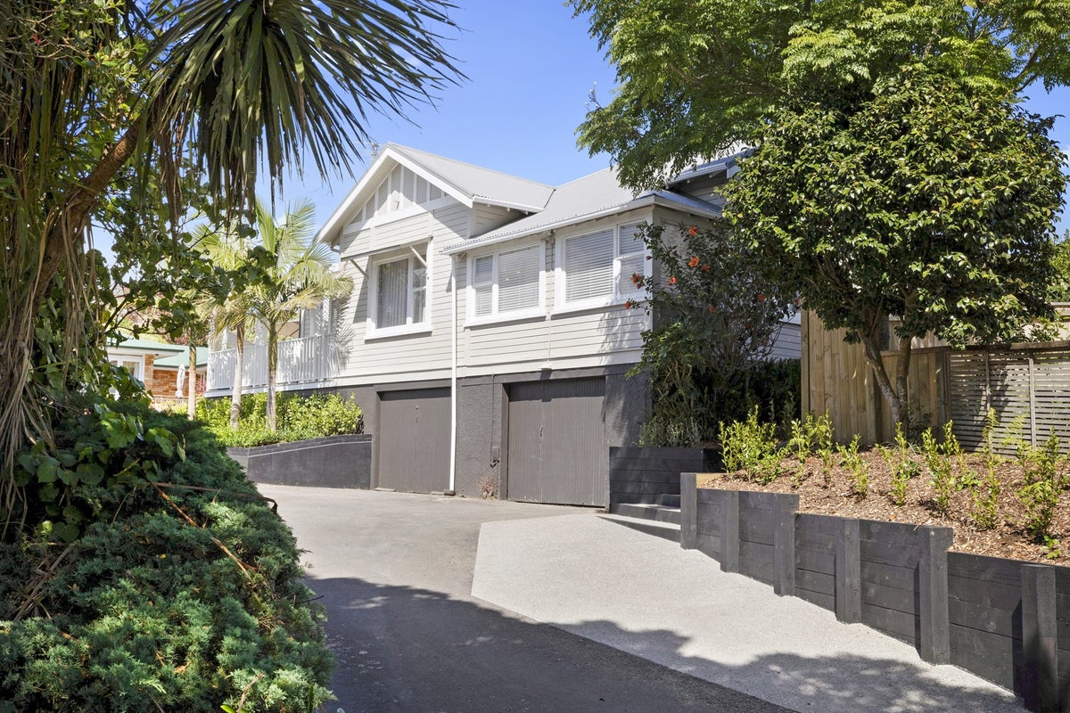 32 Waiwaka Terrace, Strandon, New Plymouth - Carousel 19
