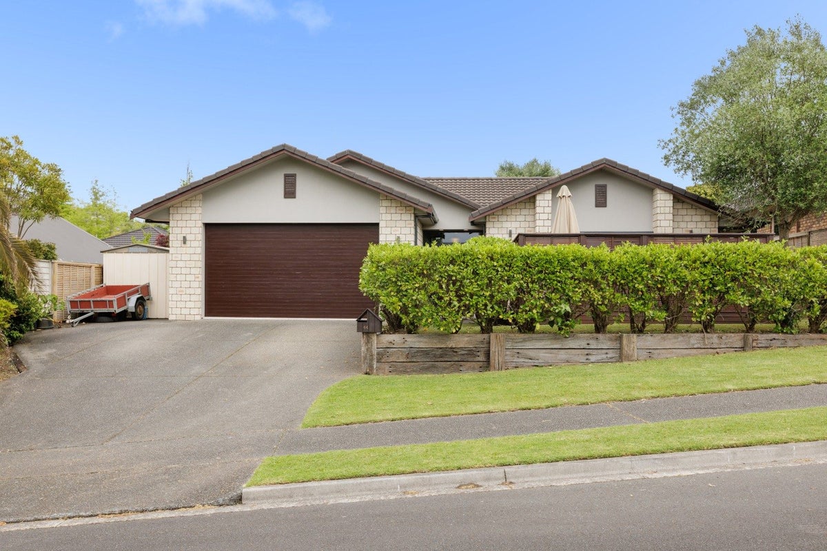 44 Athfield Drive, Bethlehem, Tauranga - Carousel 1