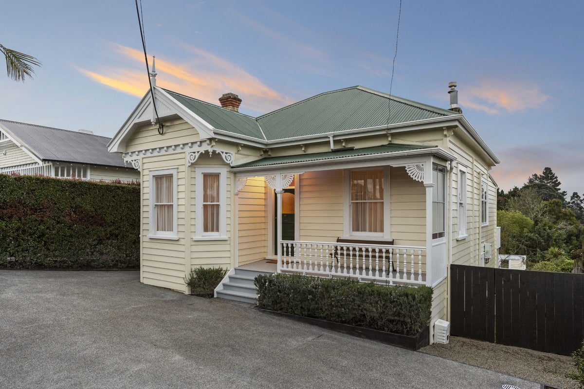 183 Mokoia Road, Birkenhead, Auckland - Carousel 1