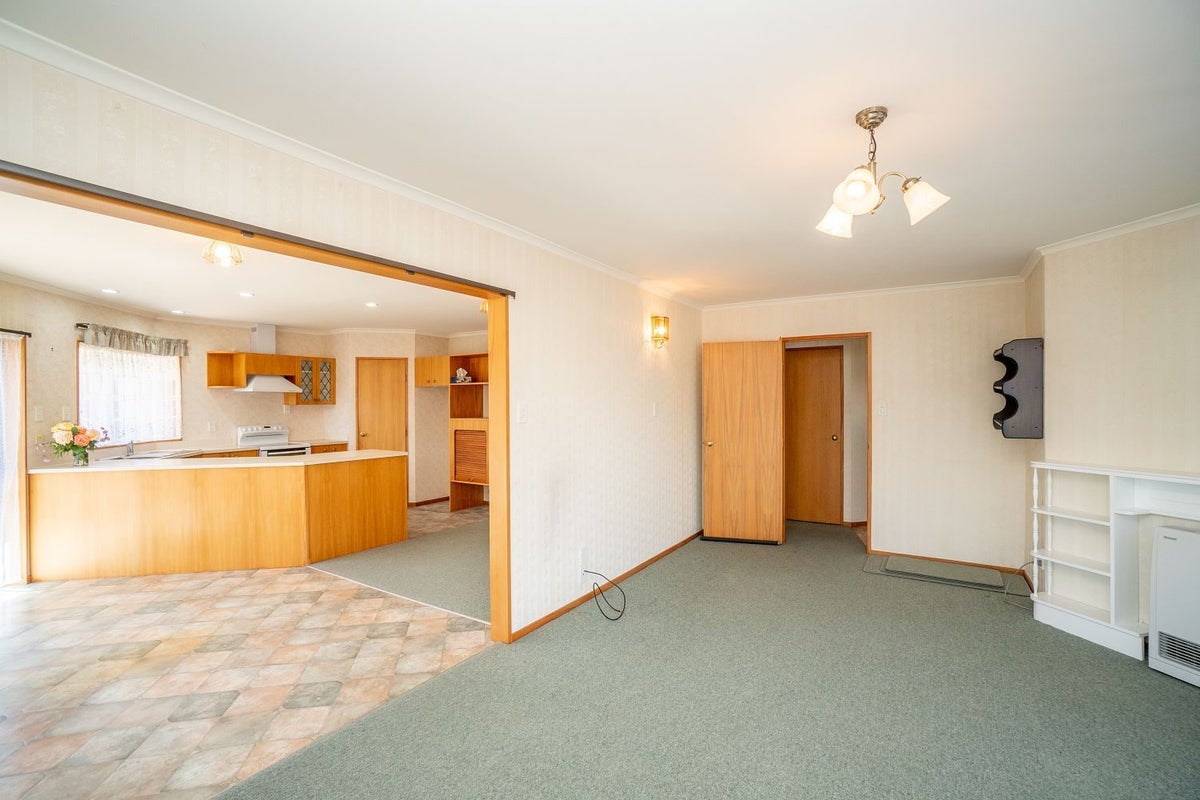 5 Seville Court, Terrace End, Palmerston North - Carousel 2