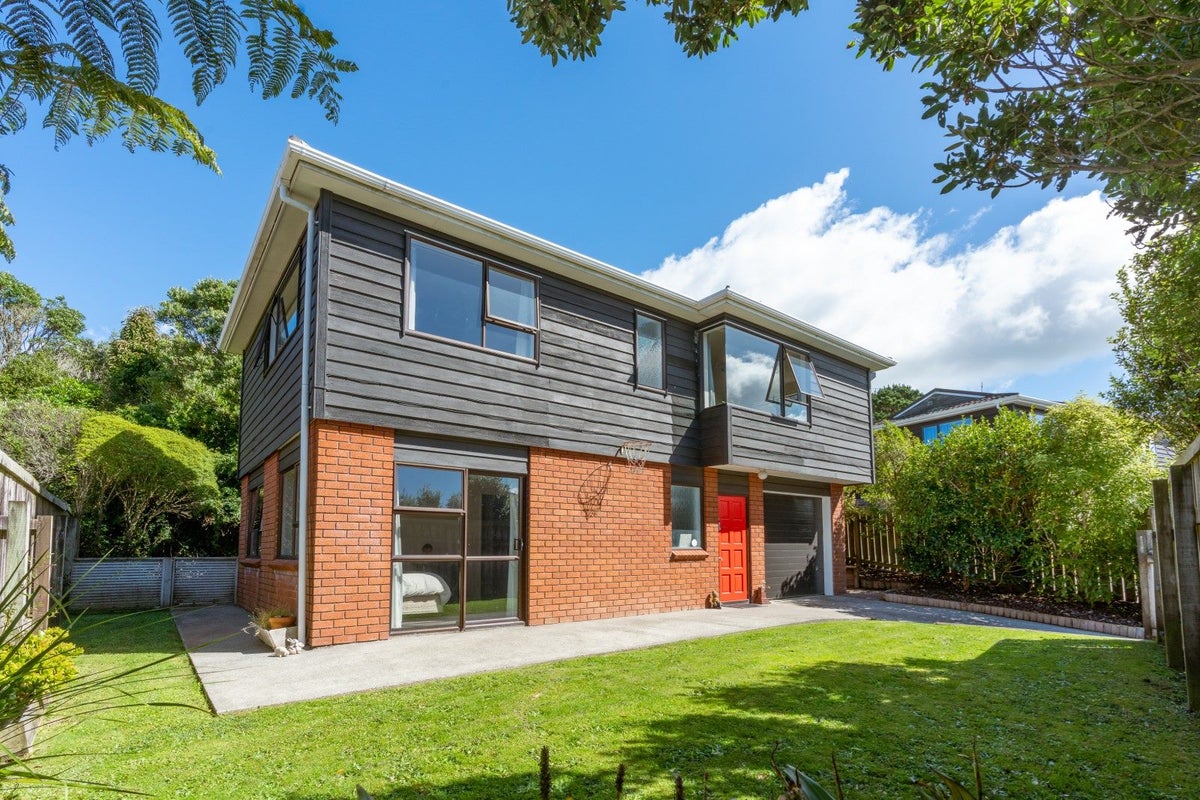 11 Shastri Terrace, Khandallah, Wellington - Carousel 1