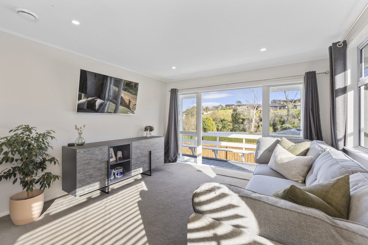 5 Heaphy Street, Westown, New Plymouth - Carousel 2