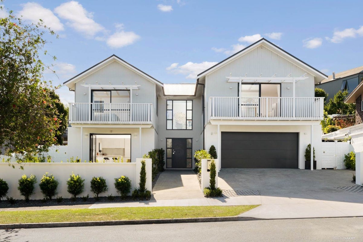 77 Chelsea View Drive, Chatswood, Auckland - Carousel 1