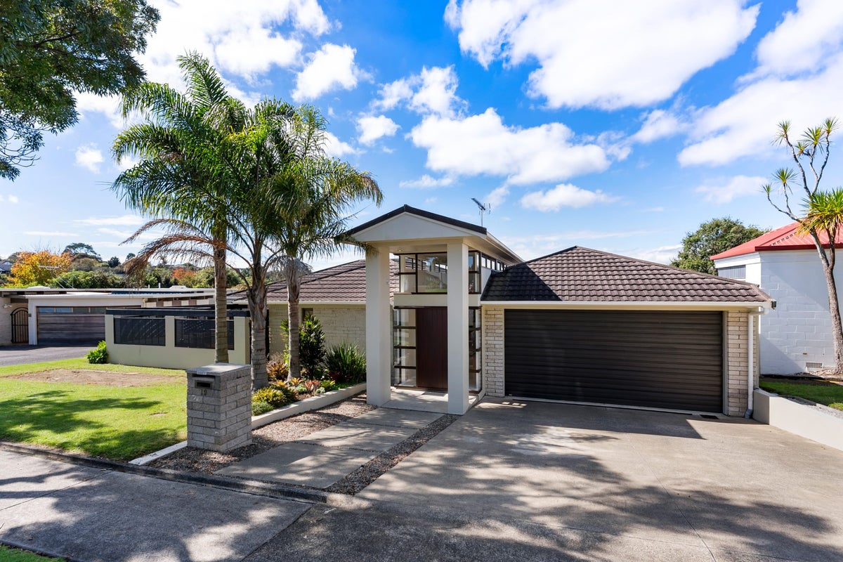 19 Davita Place, Farm Cove, Auckland - Carousel 1