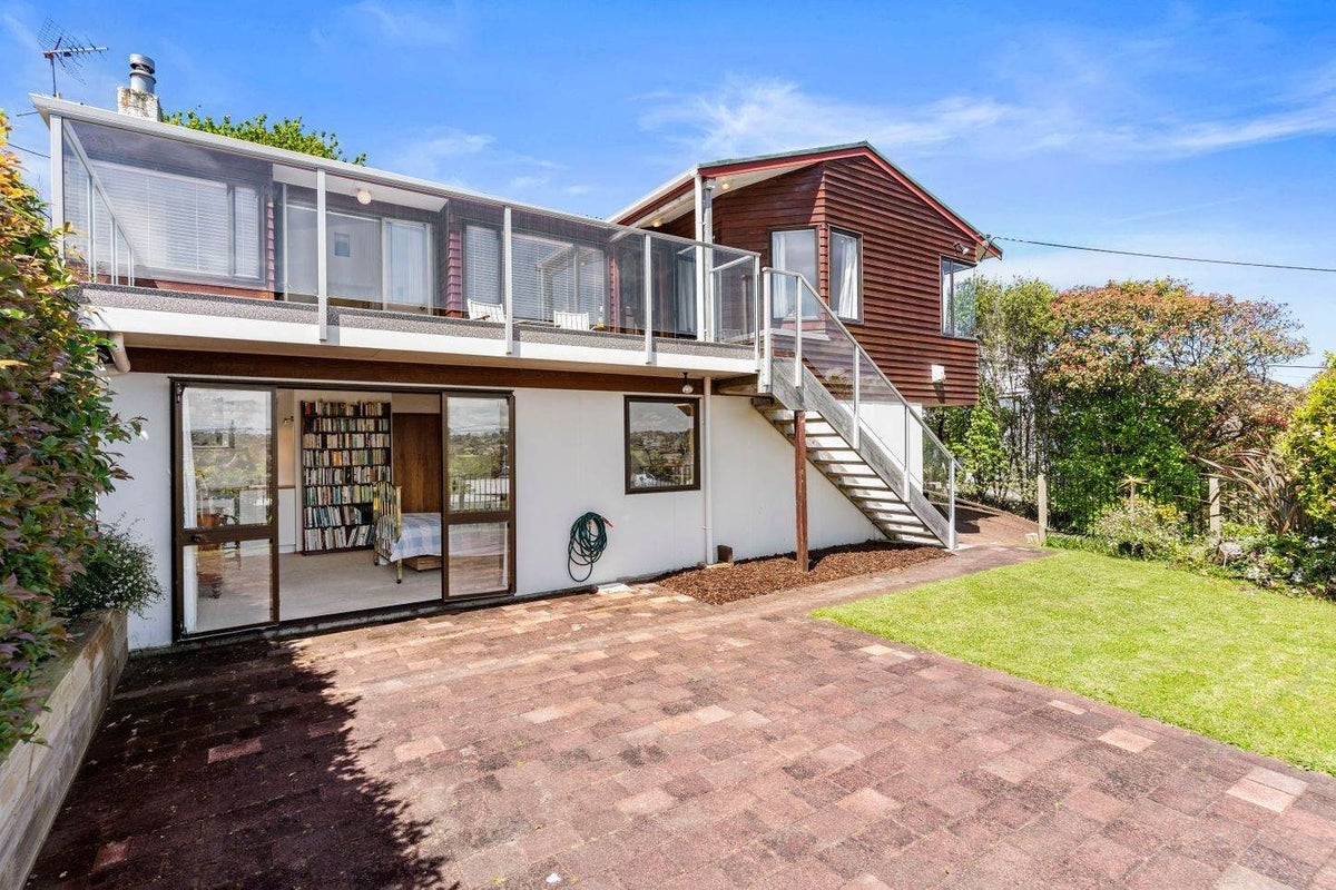 8 Webb Place, Forrest Hill, Auckland - Carousel 1