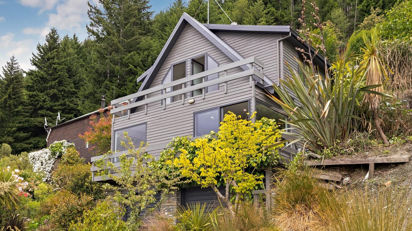 15 Caples Place, Fernhill, Queenstown - Carousel 1