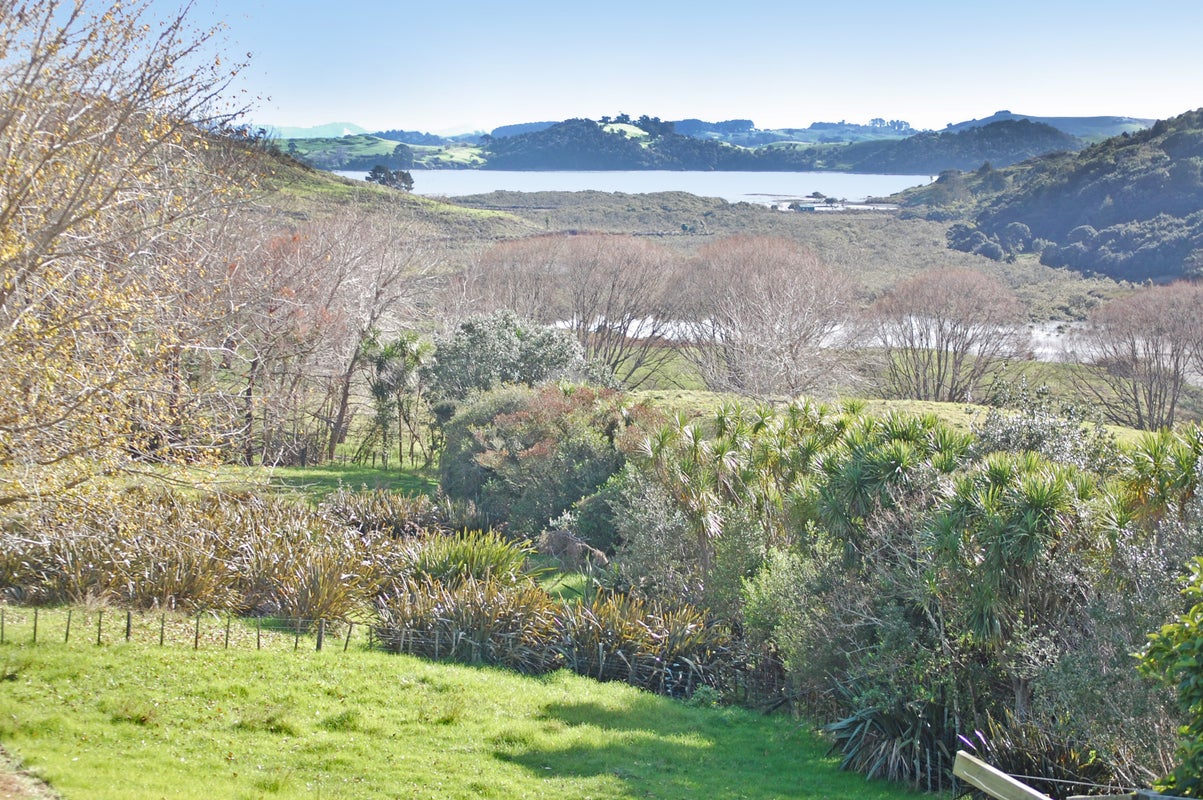 32 Waterview Crescent, Kaiwaka - Carousel 2