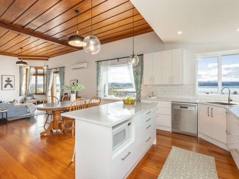 123 Chaucer Road North, Hospital Hill, Napier - Carousel 1