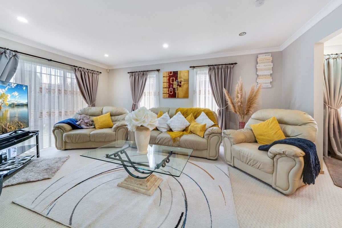 20 Heidi Crescent, Flat Bush, Auckland - Carousel 2