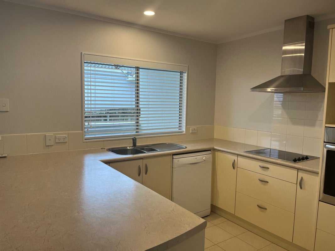 2/62 Peter Buck Road, New Windsor, Auckland - Carousel 2