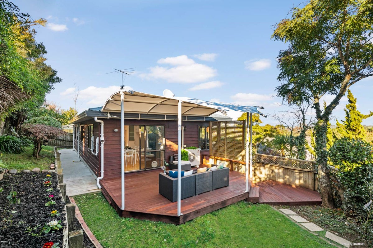 2/9 Stoneleigh Court, Sunnynook, Auckland - Carousel 1