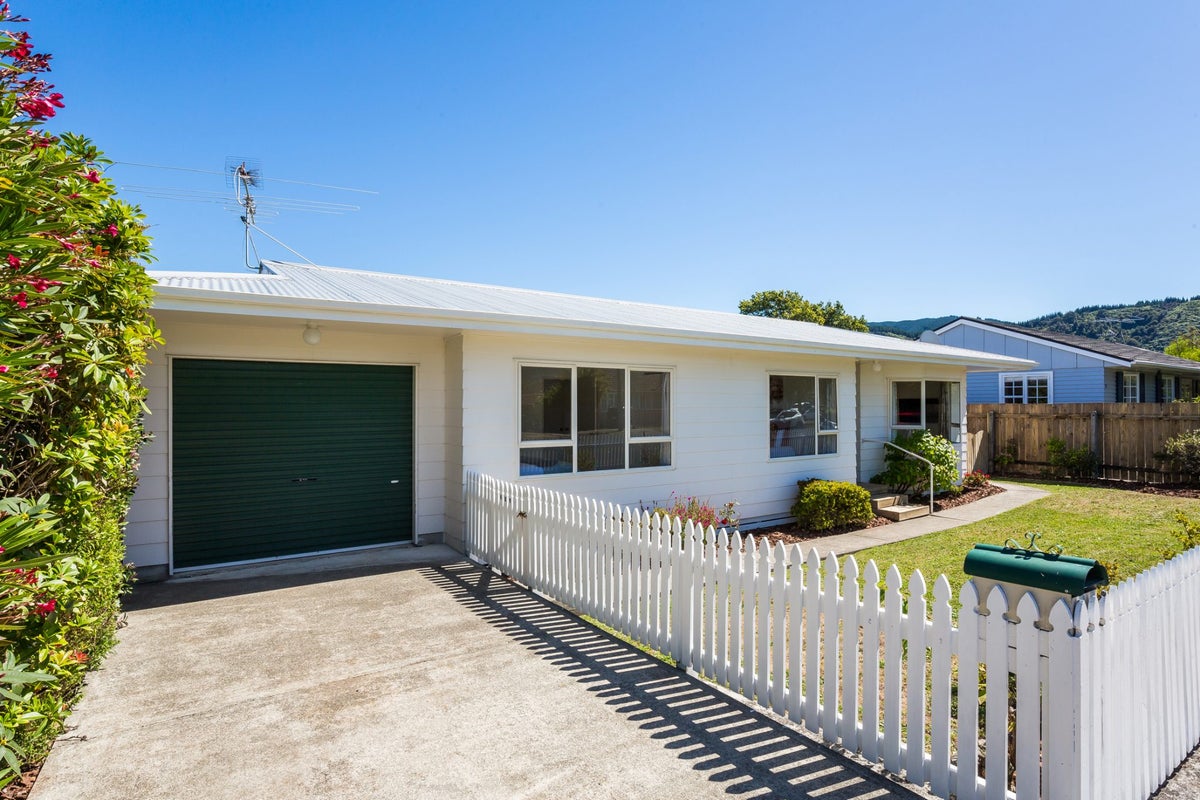 2/15 Sandford Street, Trentham, Upper Hutt - Carousel 2