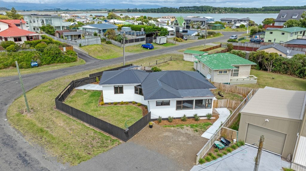 12A Roore Street, Foxton Beach, Foxton - Carousel 1