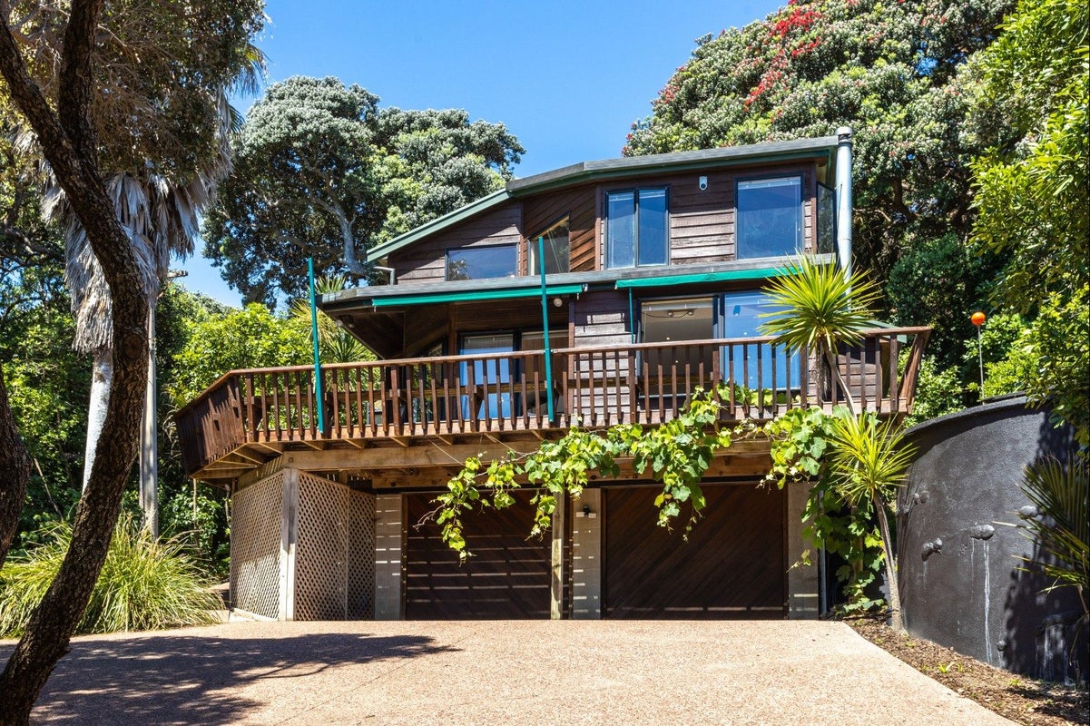 79 Garden Road, New Lynn - Carousel 2