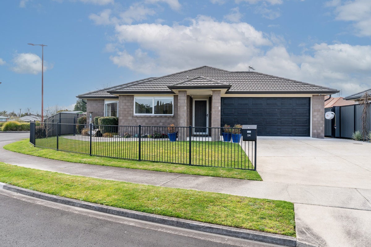 24 Stan Heather Drive, Glenview, Hamilton - Carousel 1