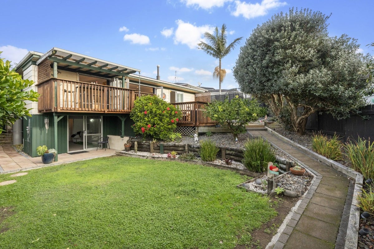 4 Compass Point Way, Half Moon Bay, Manukau - Carousel 1