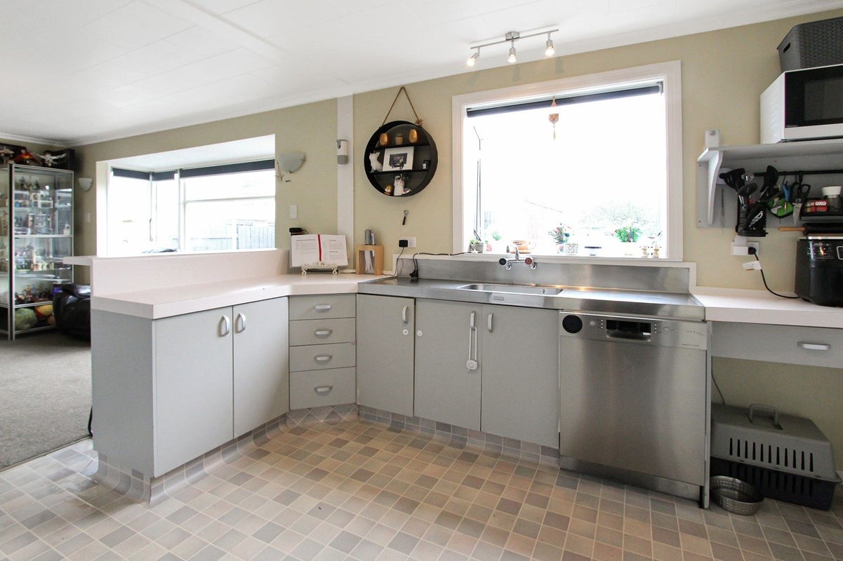 12 Tui Street, Pahiatua - Carousel 2
