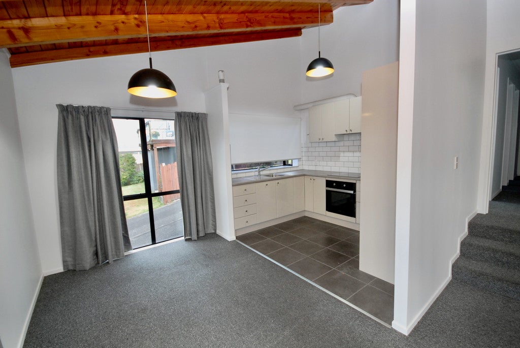 1/56 Trias Road, Totara Vale, Auckland - Carousel 2