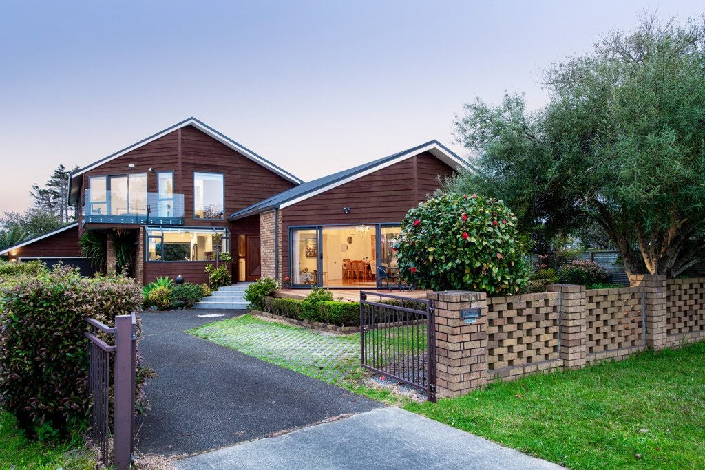 10 Kowhai Road, Campbells Bay, Auckland - Carousel 37