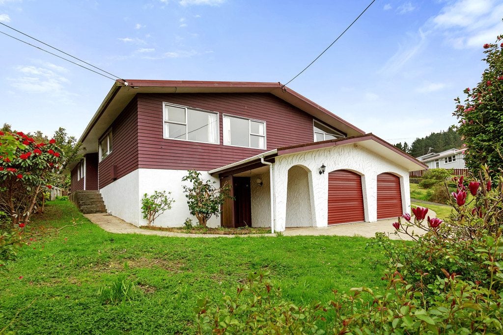 94 Larsen Crescent, Tawa, Wellington - Carousel 20