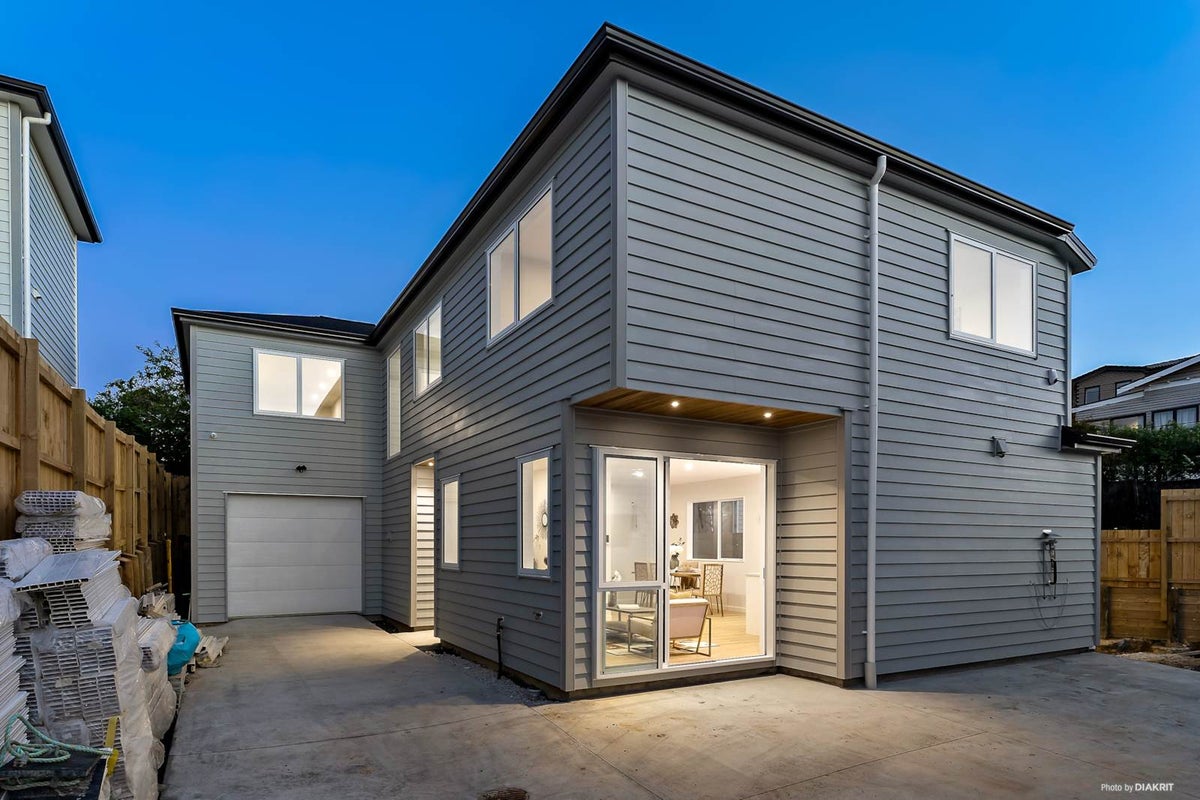 49D Holbrook Street, Blockhouse Bay, Auckland - Carousel 1