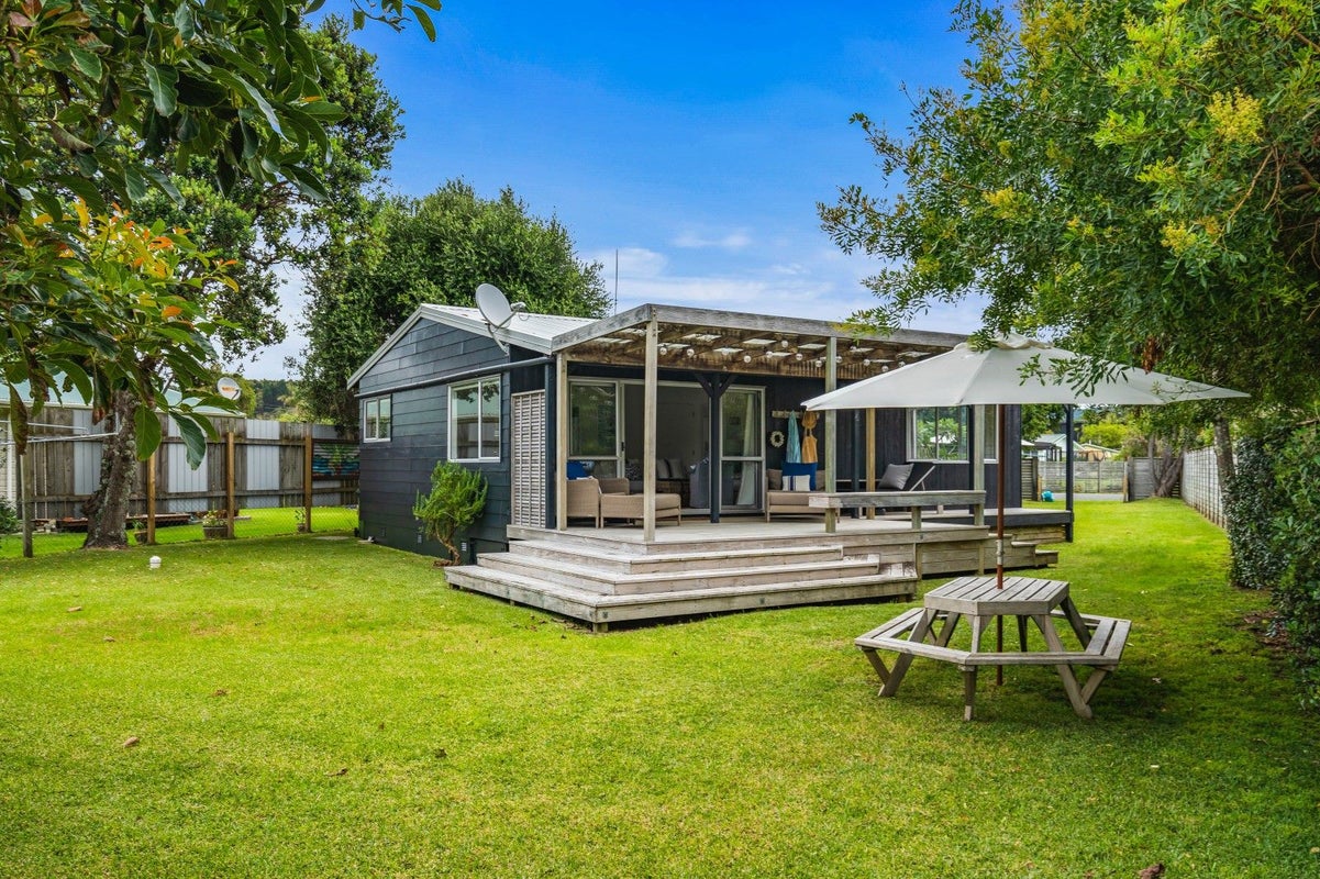 8 Ringer Avenue, Matapouri, Whangarei - Carousel 2