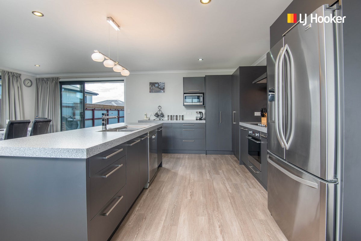 6 Hilltop Crescent, Corstorphine, Dunedin - Carousel 2