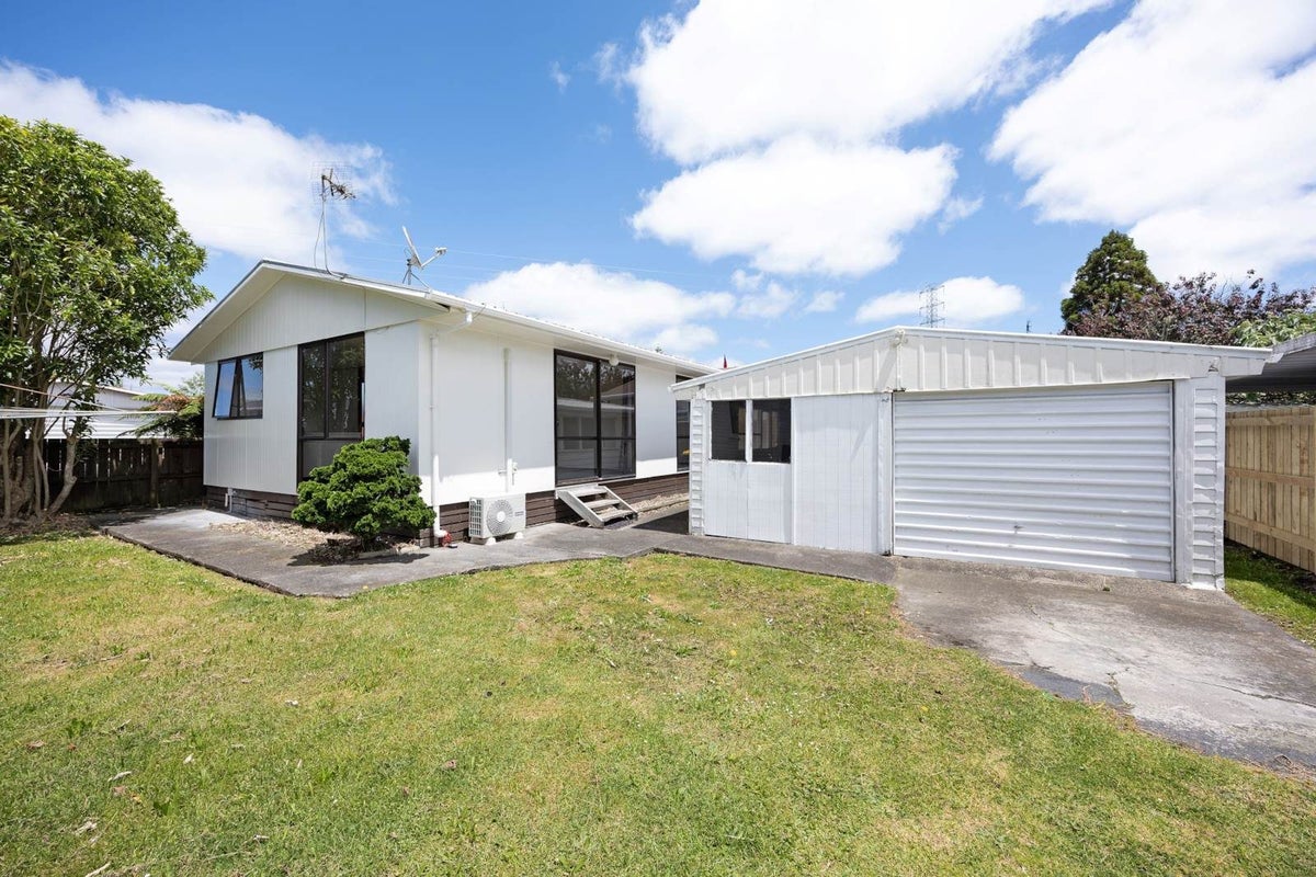 1/67 Cobham Crescent, Kelston, Auckland - Carousel 1