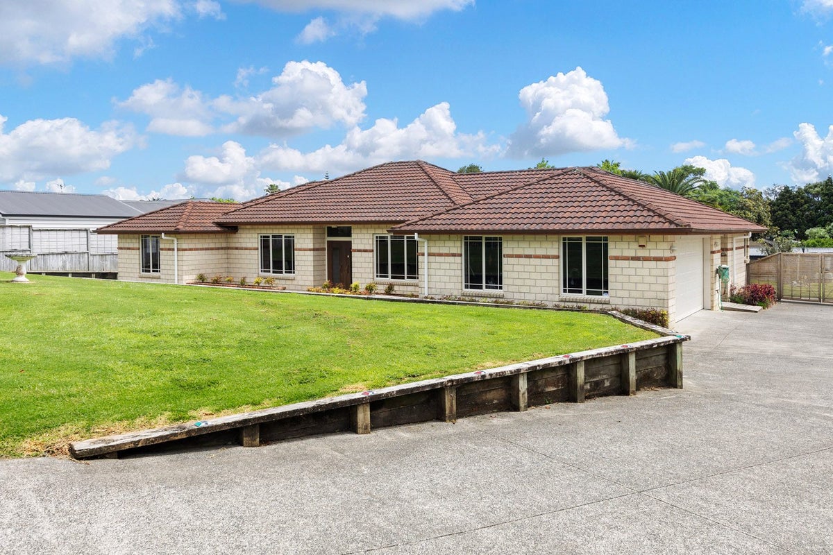 26 Station Road, Huapai, Kumeu - Carousel 1