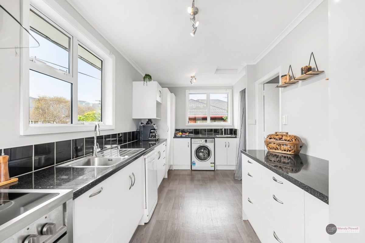 2A McBain Grove, Avalon, Lower Hutt - Carousel 2