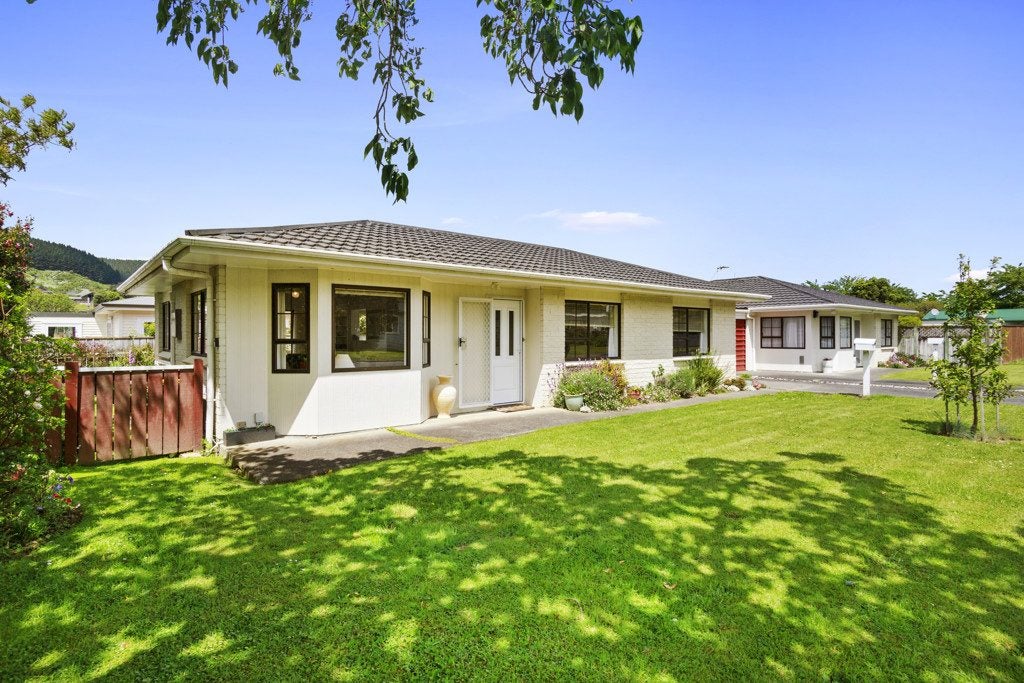 16 Rossiter Street, Tawa, Wellington - Carousel 1