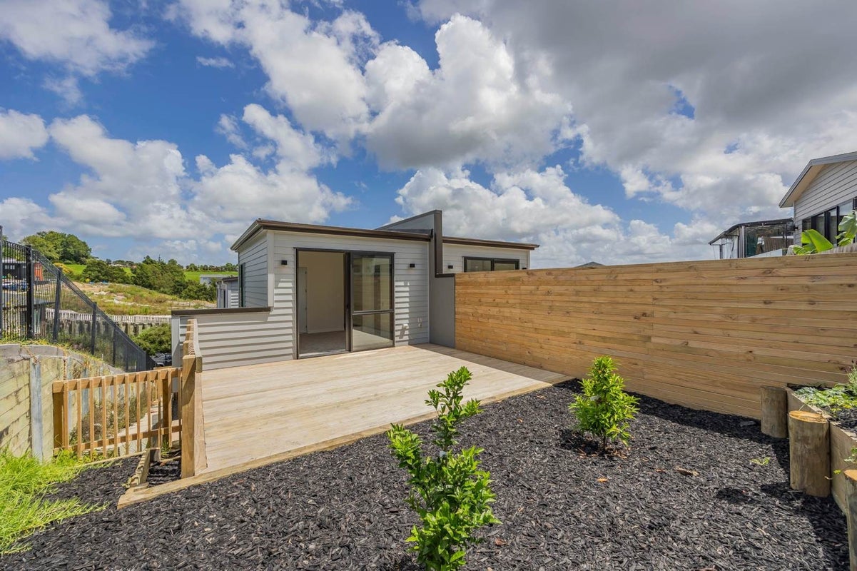 13A Lawson Creek Street, Massey, Auckland - Carousel 14