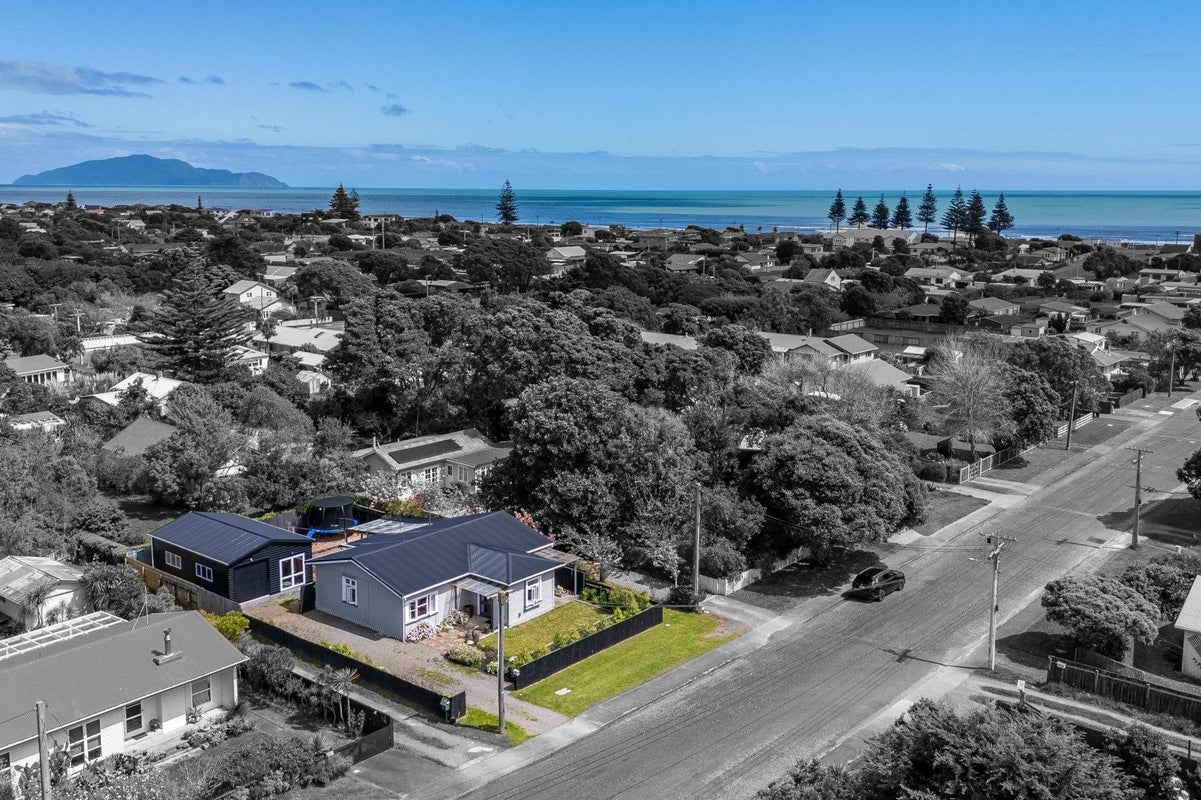 27 Toi Street, Otaki Beach, Otaki - Carousel 2