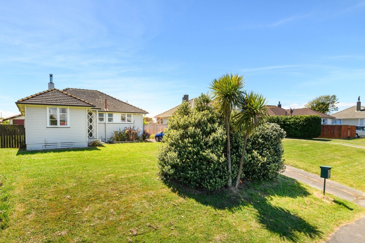 5 Clyde Crescent, Roslyn, Palmerston North - Carousel 2